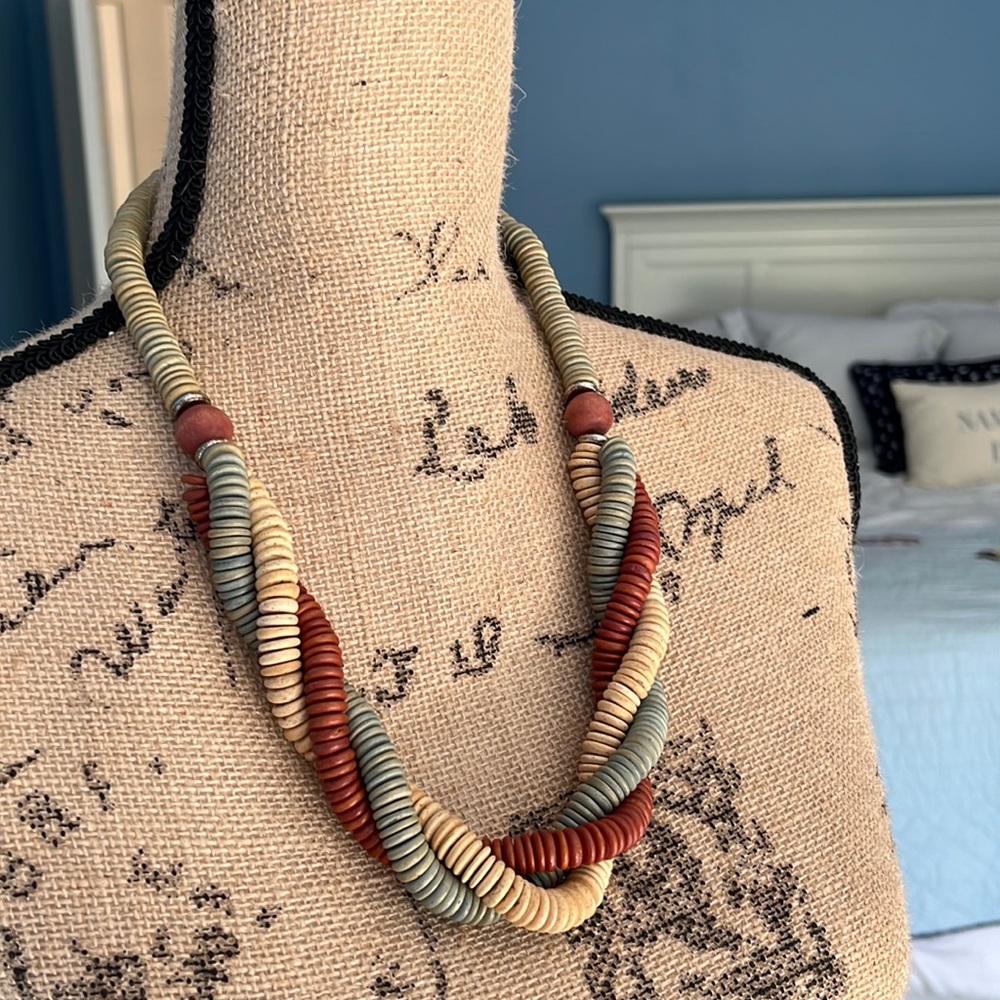 Vintage woman’s wood bead necklace 20”